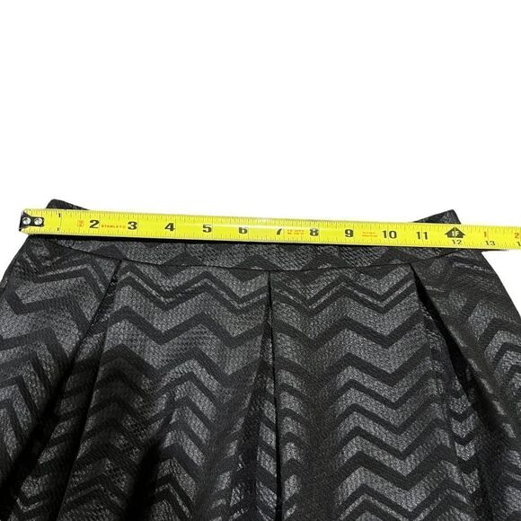 Black Shiny Zig-Zag Skater Skirt Junior’s Small - Picture 5 of 6